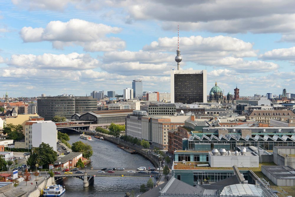 Берлин занял очередь в небо: жителей переселят в высотные здания | Фотография 1 | ee24