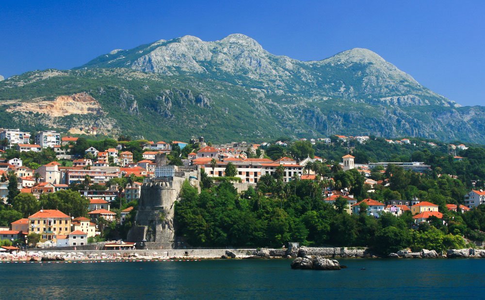 Недвижимость в Черногории продолжает дешеветь