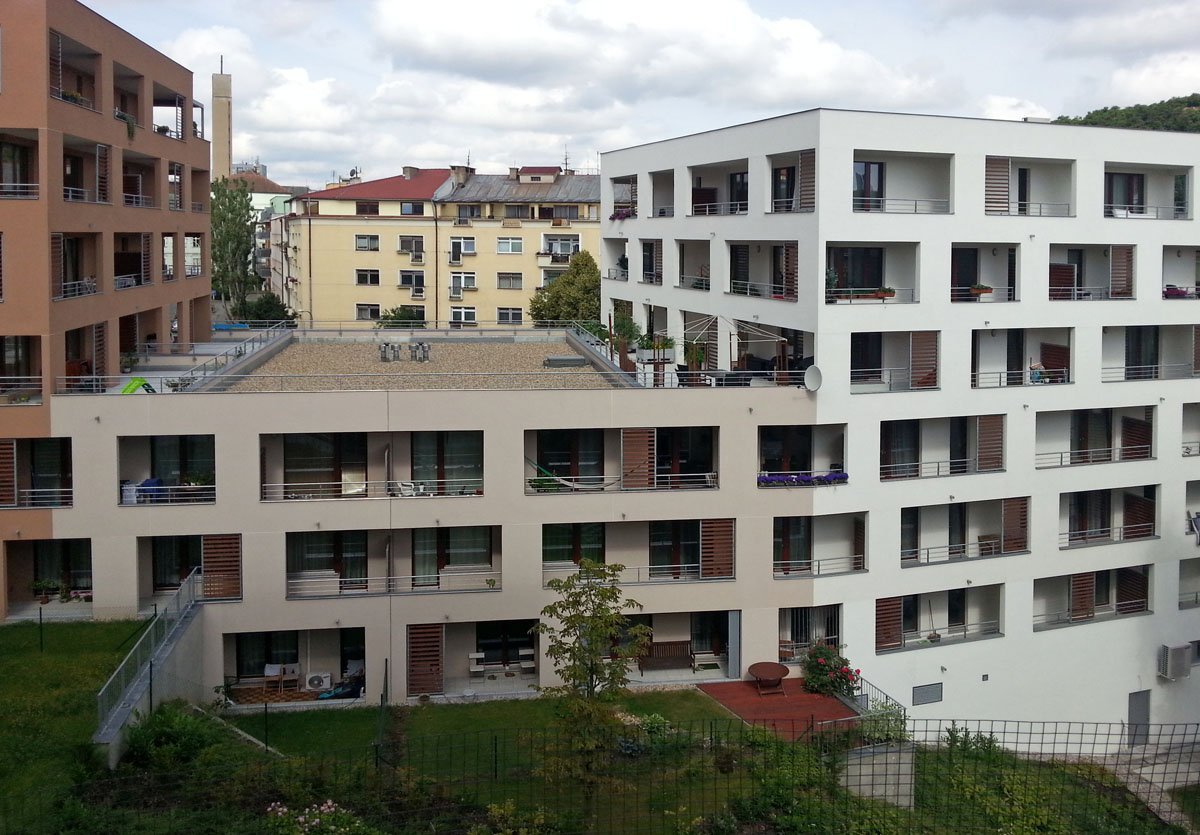 Новостройка в Праге: тихий район, низкие потолки и пиво на балконе
