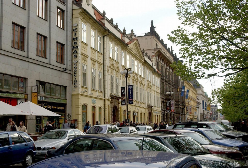 Русские инвесторы купили дорогой "Славянский дом" в Праге