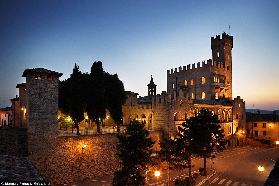 Продается сказка: бывший замок папы Римского выставлен на продажу за €4,9 млн