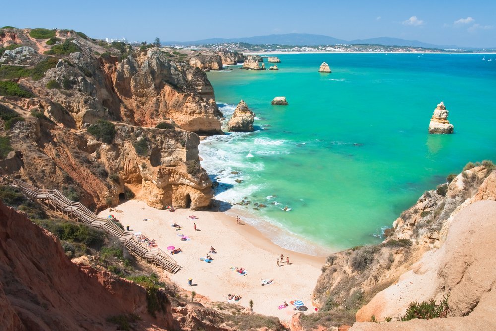 Португалия расширит доступ к "золотой визе" для инвесторов