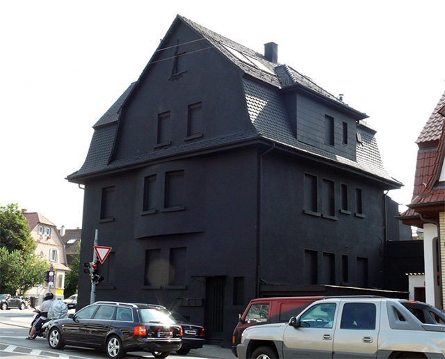 Черные дома: вы бы решились на такой фасад?