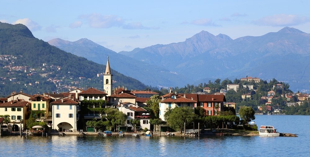 Панорама озера Маджоре в Италии