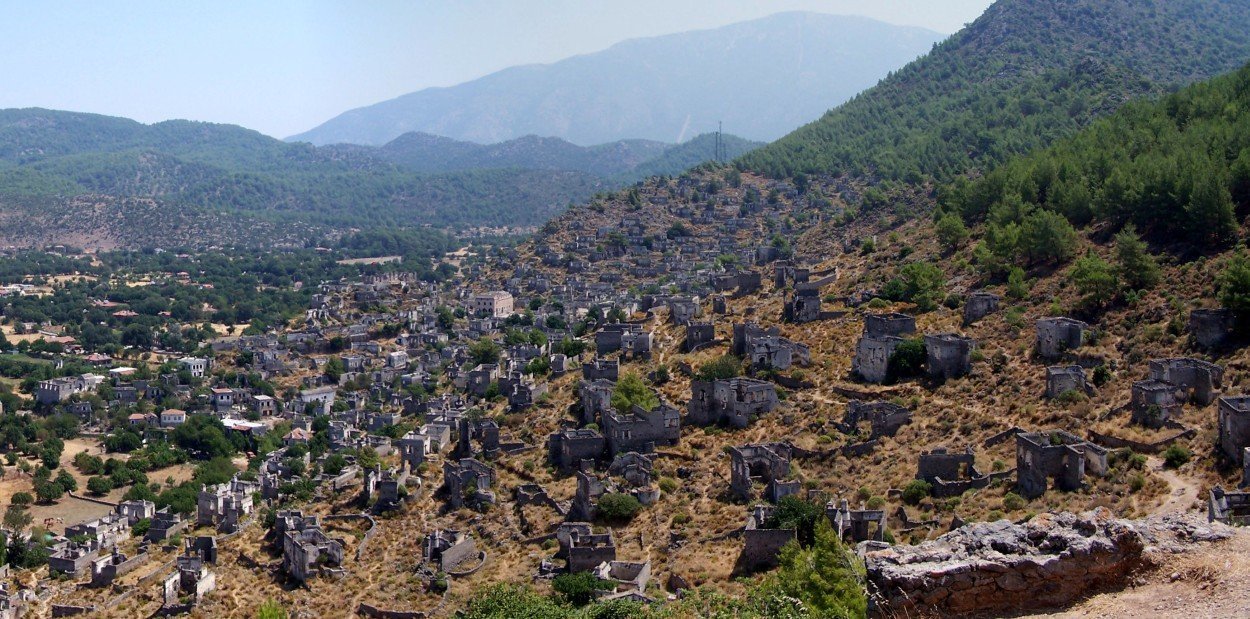 Турция вновь продает "город-призрак", откуда выселили греков