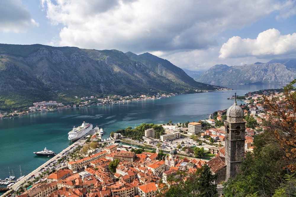 Черногория надеется переманить украинских туристов из Крыма