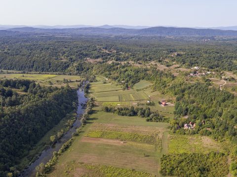 Земельный участок в Карловац