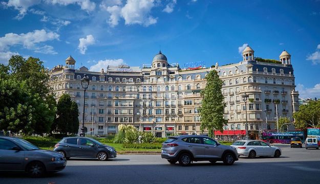 Офис в Каталония