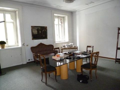 Офис в Милан