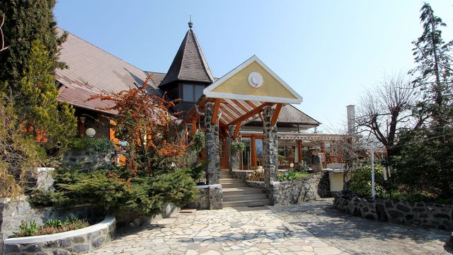 Отель в Дьенешдиаш